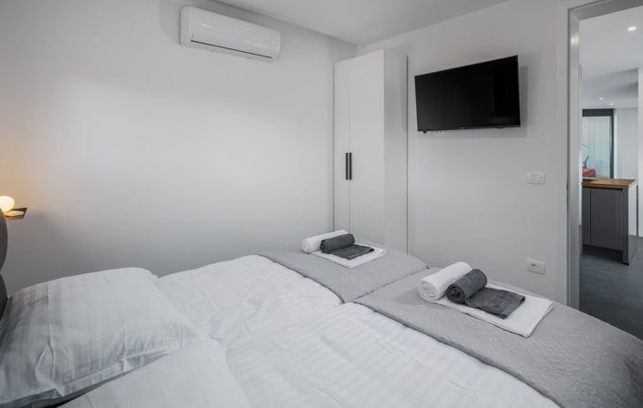 Image No.22-4 Bed Property for sale