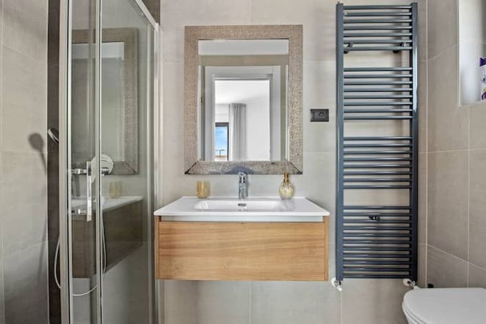 Image No.15-3 Bed Property for sale