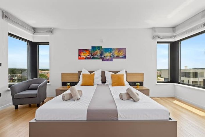 Image No.17-3 Bed Property for sale