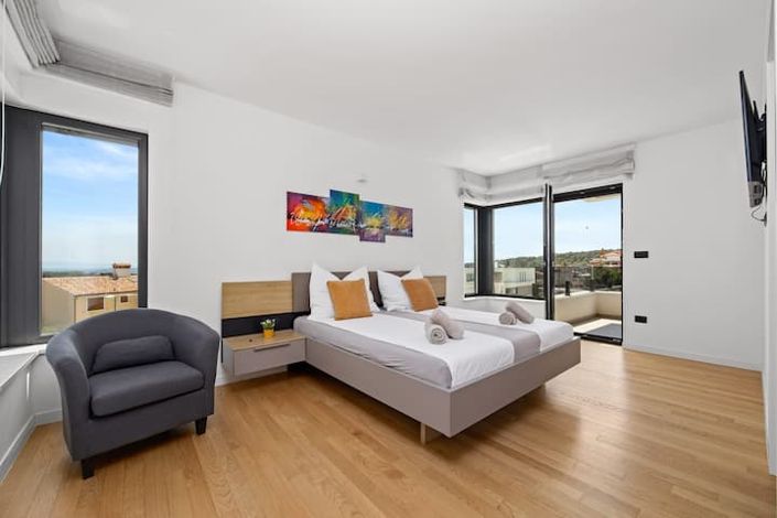 Image No.18-3 Bed Property for sale