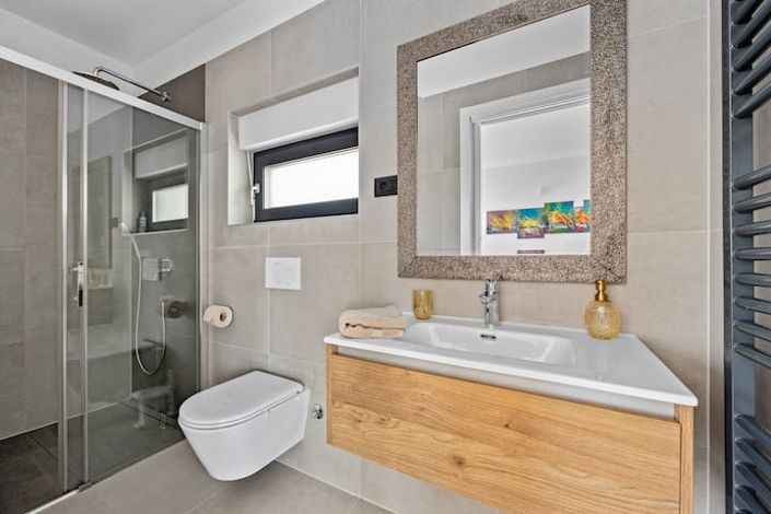 Image No.20-3 Bed Property for sale