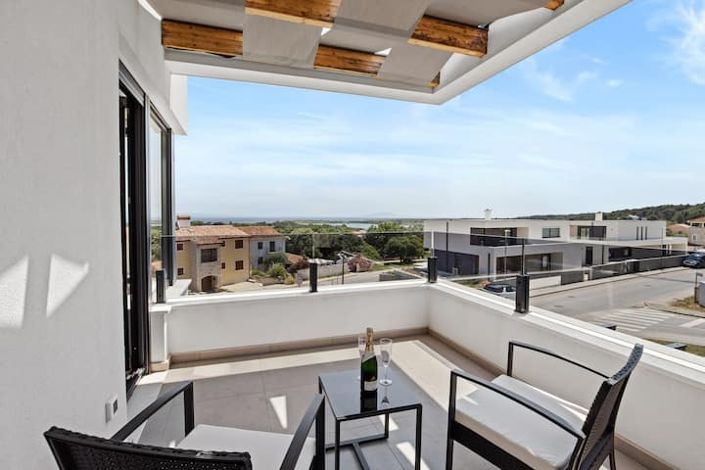 Image No.21-3 Bed Property for sale