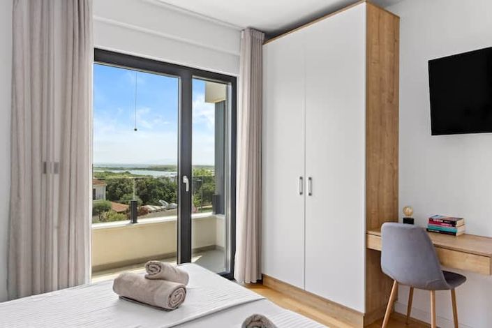 Image No.23-3 Bed Property for sale