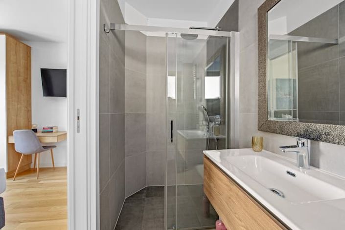 Image No.25-3 Bed Property for sale