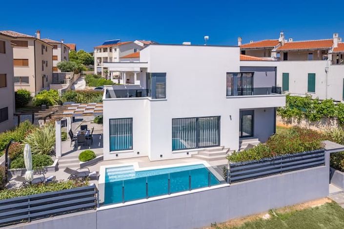 Image No.6-3 Bed Property for sale