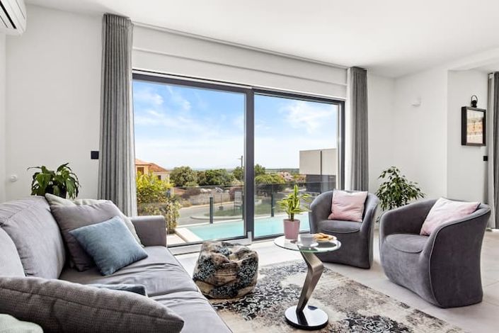 Image No.8-3 Bed Property for sale