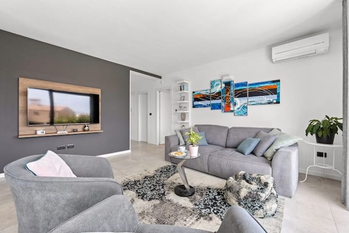 Image No.9-3 Bed Property for sale