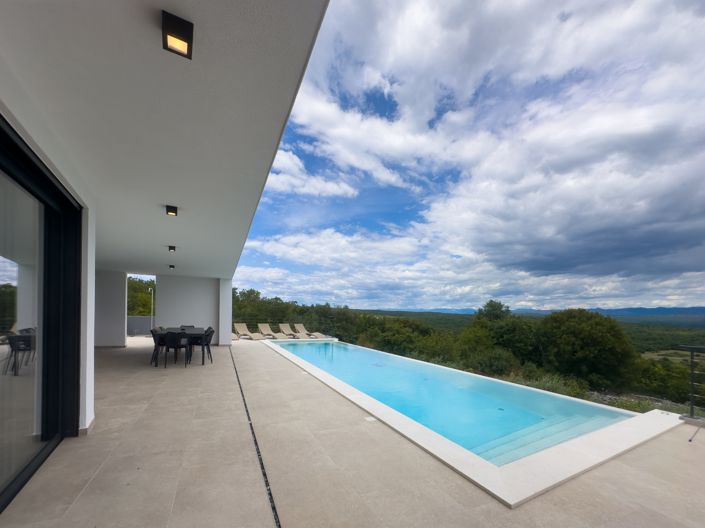 Image No.1-4 Bed Property for sale