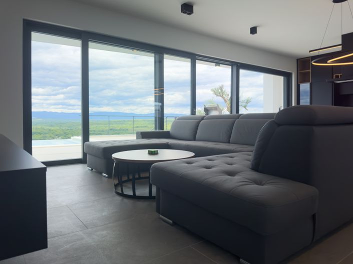 Image No.11-4 Bed Property for sale