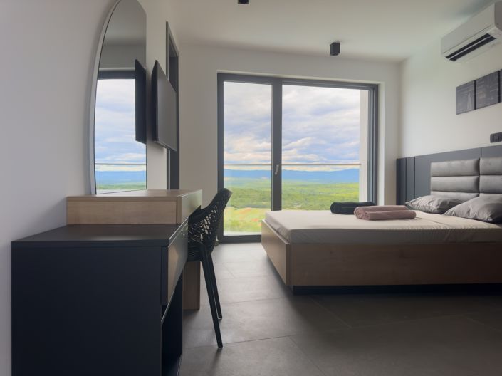 Image No.13-4 Bed Property for sale