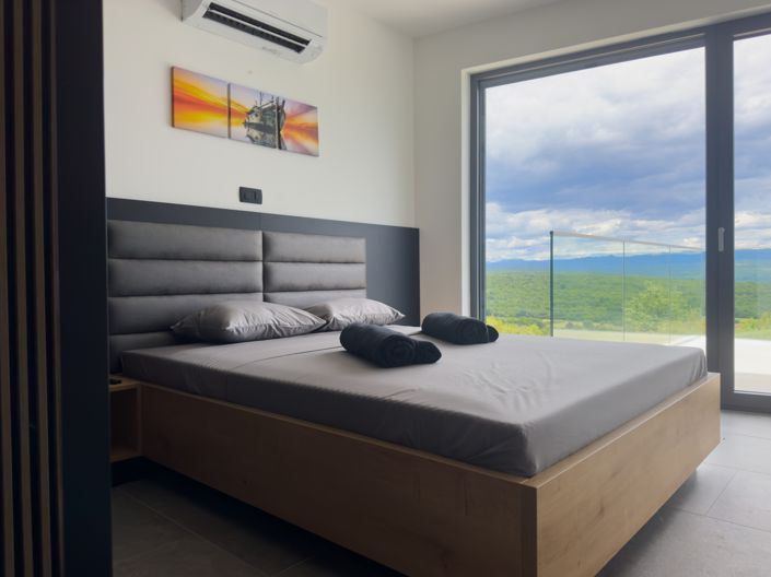 Image No.15-4 Bed Property for sale