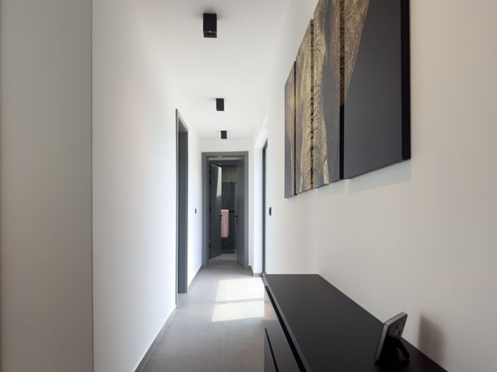 Image No.17-4 Bed Property for sale