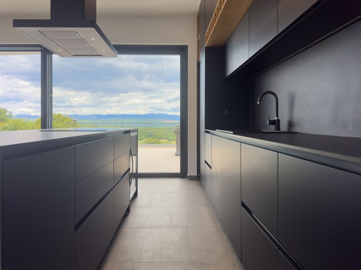 Image No.5-4 Bed Property for sale