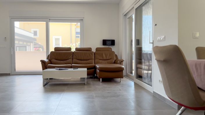 Image No.12-5 Bed Property for sale