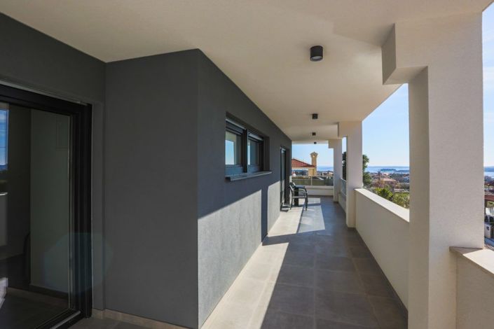 Image No.22-5 Bed Property for sale