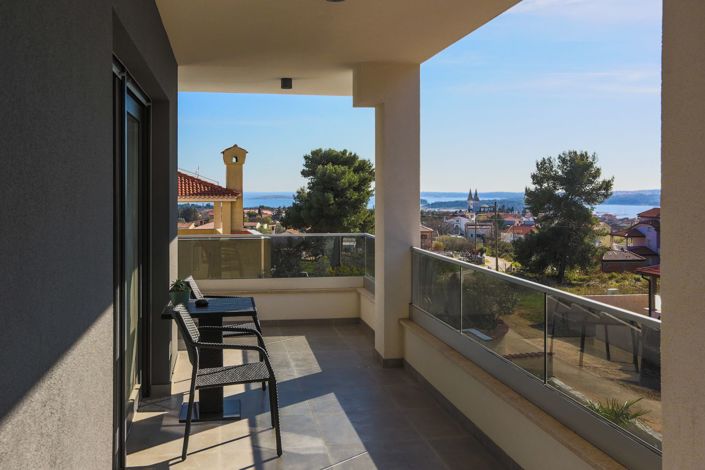 Image No.23-5 Bed Property for sale