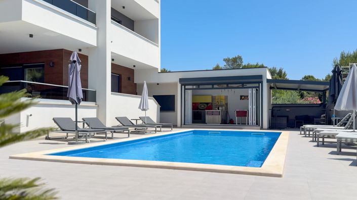 Image No.3-Propriété de 5 chambres à vendre à Medulin