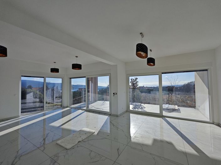 Image No.7-3 Bed Property for sale