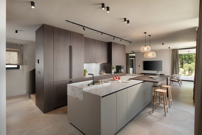 Image No.16-4 Bed Property for sale