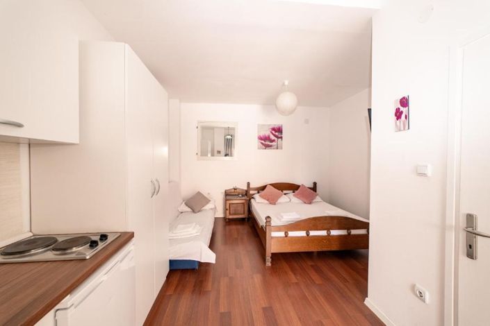 Image No.13-8 Bed Property for sale