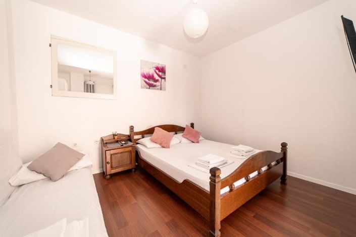 Image No.14-8 Bed Property for sale