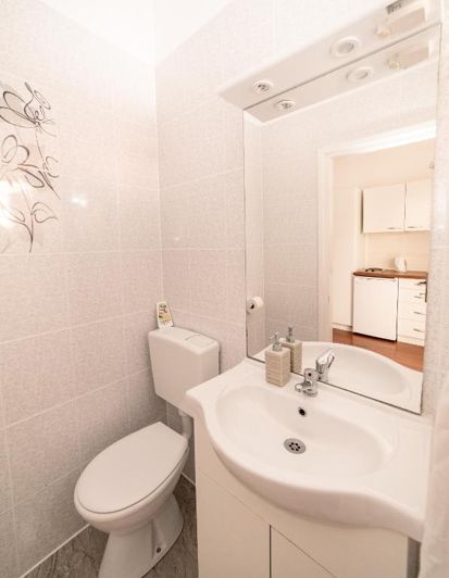 Image No.17-8 Bed Property for sale