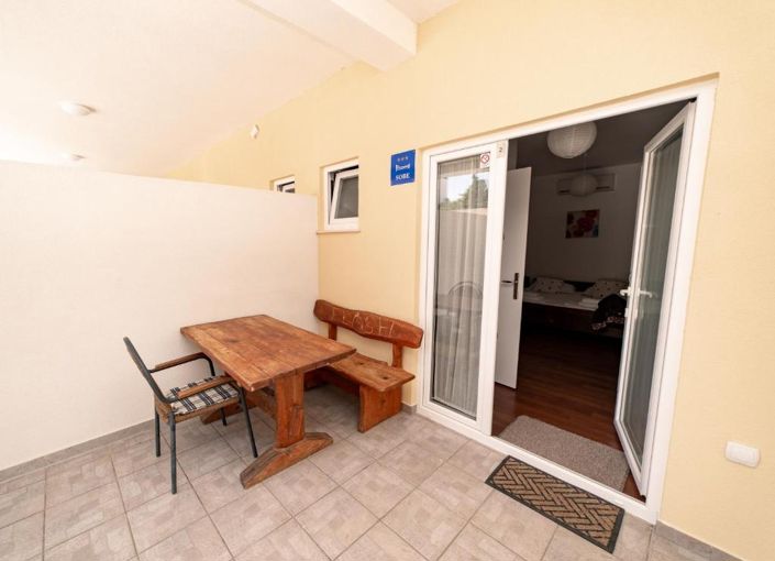 Image No.19-8 Bed Property for sale