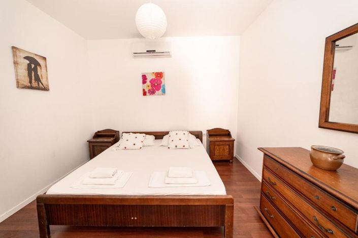 Image No.21-8 Bed Property for sale