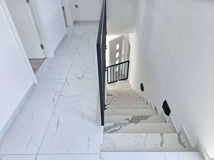 Image No.13-4 Bed Property for sale