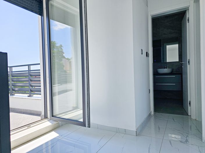 Image No.18-4 Bed Property for sale