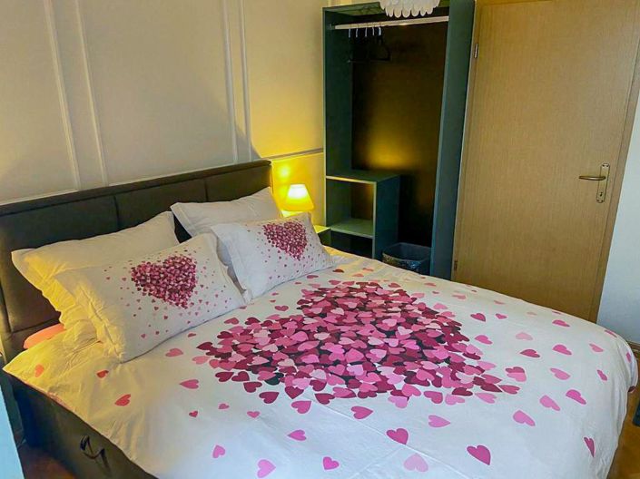 Image No.12-5 Bed Property for sale