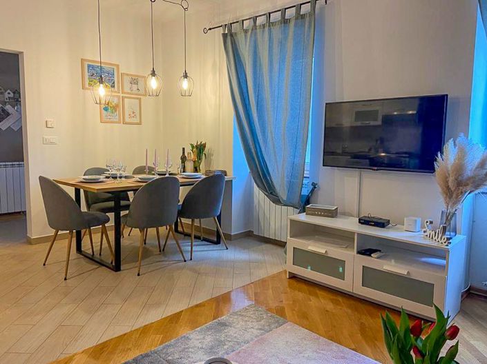 Image No.14-5 Bed Property for sale