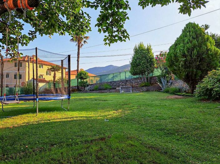 Image No.19-5 Bed Property for sale