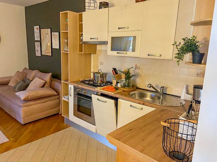 Image No.24-5 Bed Property for sale