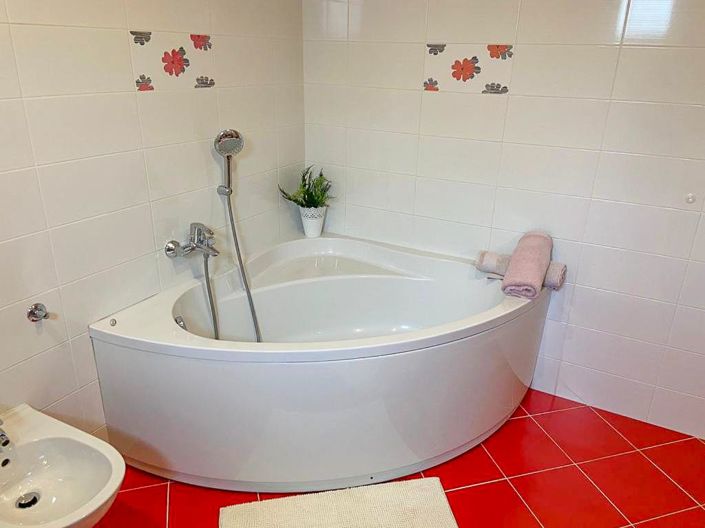 Image No.25-5 Bed Property for sale