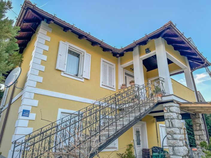 Image No.9-5 Bed Property for sale