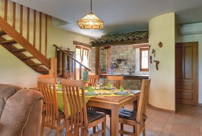 Image No.12-4 Bed Property for sale