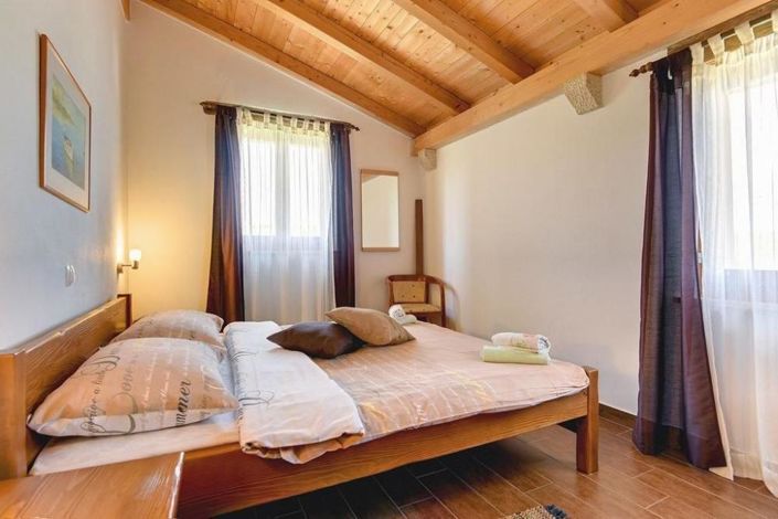 Image No.17-4 Bed Property for sale