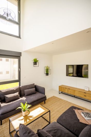 Image No.22-4 Bed Property for sale