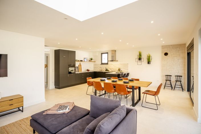 Image No.24-4 Bed Property for sale