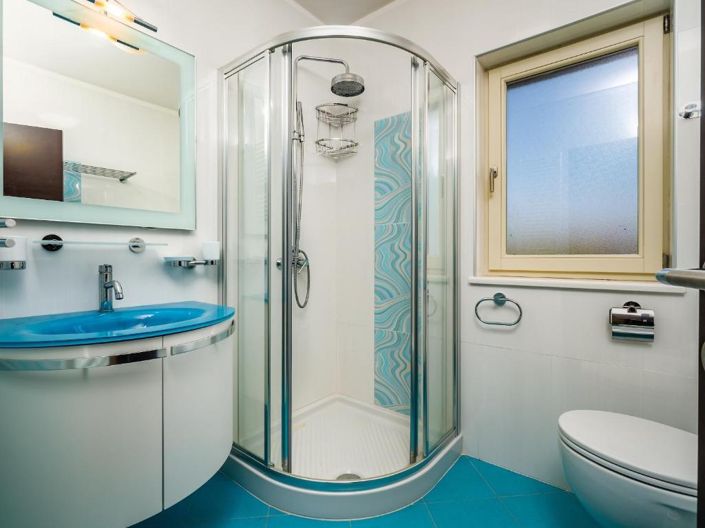 Image No.11-12 Bed Property for sale