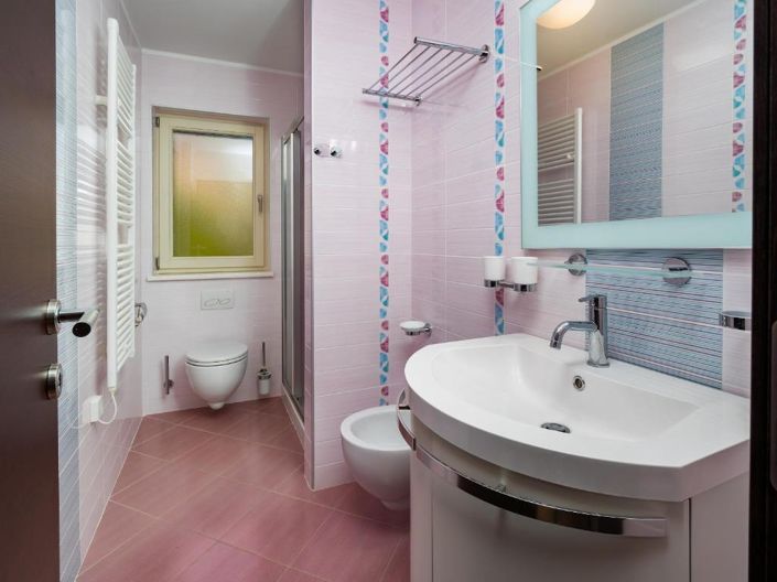 Image No.13-12 Bed Property for sale