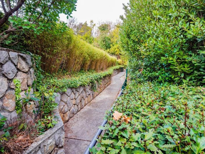 Image No.19-12 Bed Property for sale