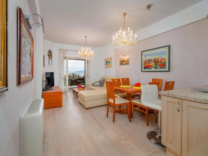 Image No.22-12 Bed Property for sale