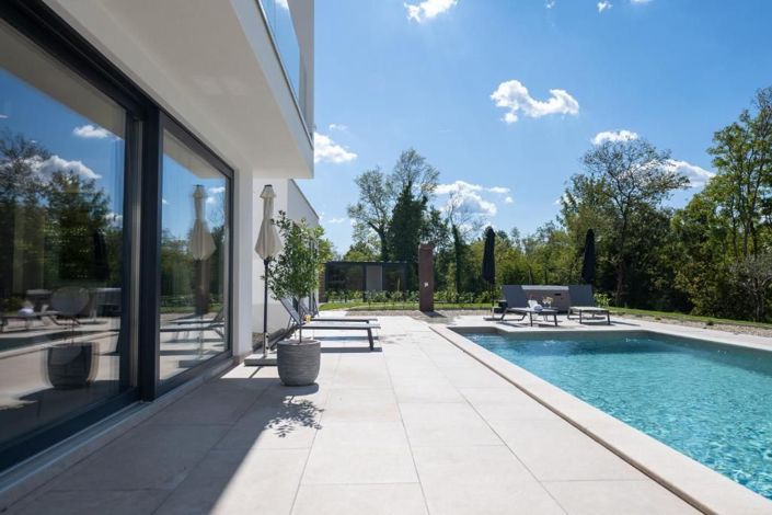 Image No.12-4 Bed Property for sale