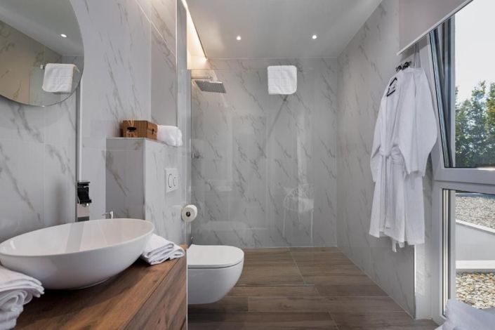 Image No.19-4 Bed Property for sale