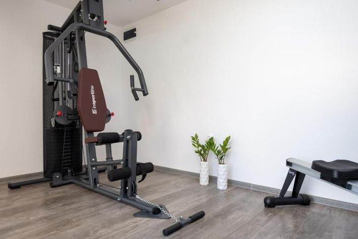 Image No.20-4 Bed Property for sale