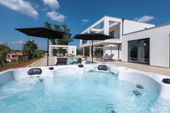 Image No.4-4 Bed Property for sale