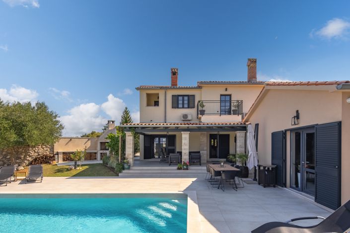 Image No.18-4 Bed Property for sale