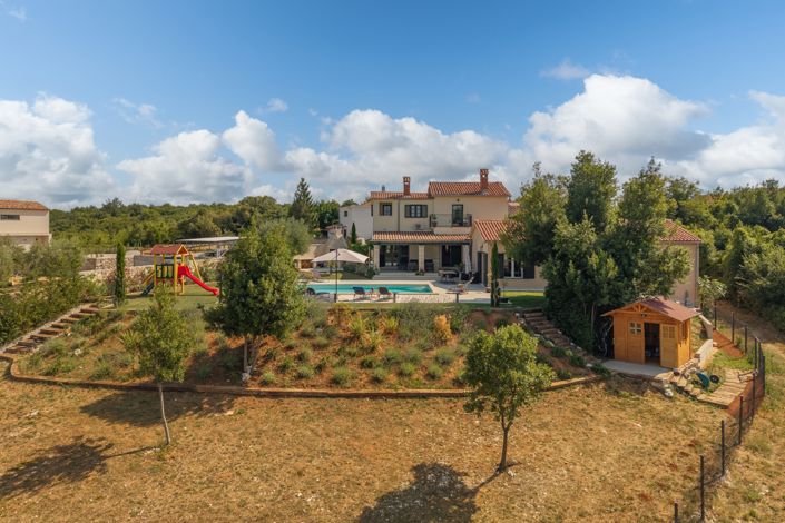 Image No.8-4 Bed Property for sale